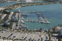 Express Inn & Suites - 5 Miles from St Petersburg Clearwater Airport Hotels in Pinellas Park