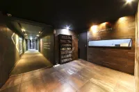 Anyang Lu - 駐車場