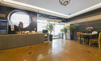 Hotel New Evergreen - Housity