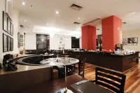 Quality Suites Alphaville - servizio colazione