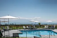 Everness Hotel & Resort - Pools