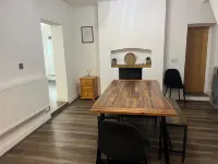 Llangollen - House - Sleeps 8- Garden - Homestays