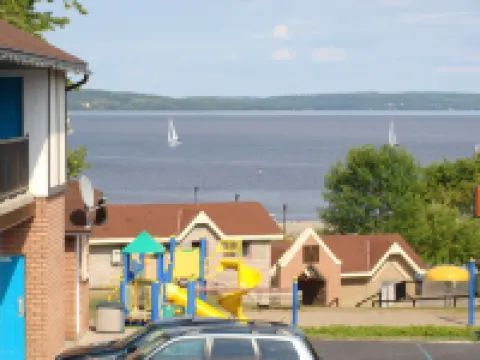 Leisure Inn Hotels in Timiskaming District