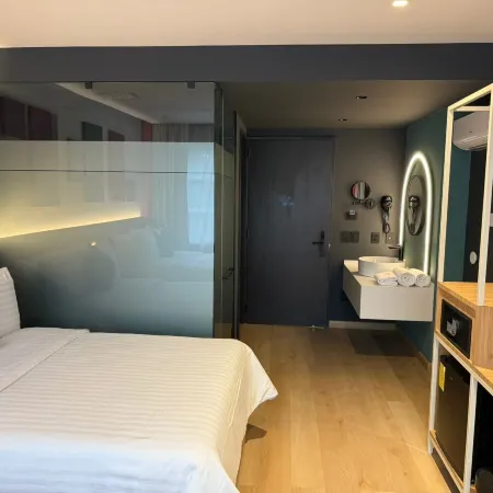 HOTEL MORE BY KAVIA Отели рядом с достопримечательностью «Театр «Метрополитан»»