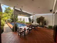Birdcage Boutique - piscina