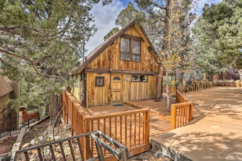 Quiet Big Bear City Cabin w/ Loft: 5 Mi to Village - Wifi