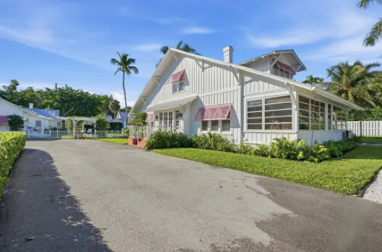 King Bedrooms, Two Blocks to Gulf, Shopping, and Dining in Old Naples