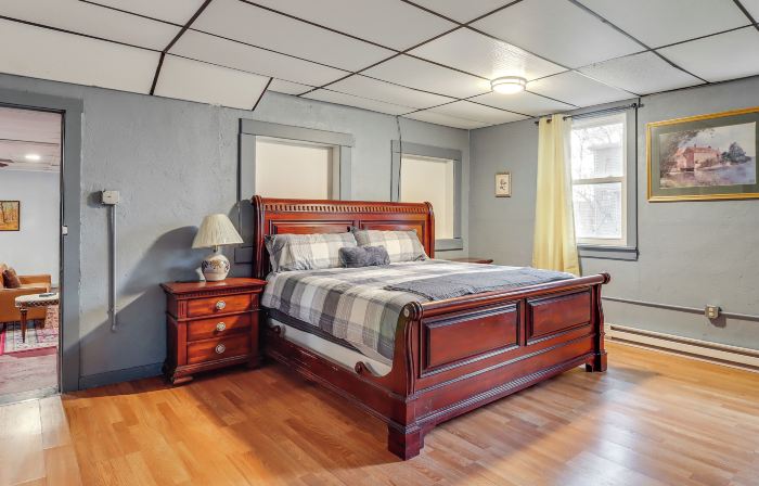 4 Mi to Mauch Chunk Lake: Spacious Apt w/ Bar!