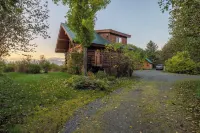 Stunning Oceanfront Log Home w/Glacier & Spit View