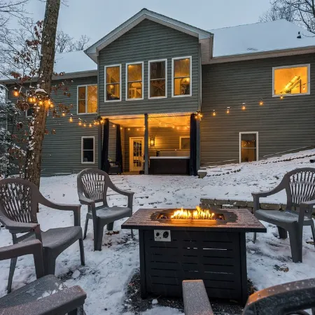 3800 sq ft of Fun! Sleeps 14 • Hot Tub • Pool Table • Pac-Man • Foosball