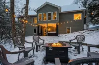 3800 sq ft of Fun! Sleeps 14 • Hot Tub • Pool Table • Pac-Man • Foosball