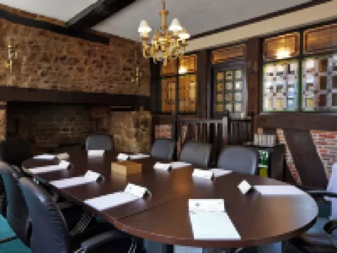 Saracens Head Hotel by Greene King Inns Hotels in Towcester