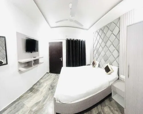 Hotel Green Apple Hotels in Bareilly