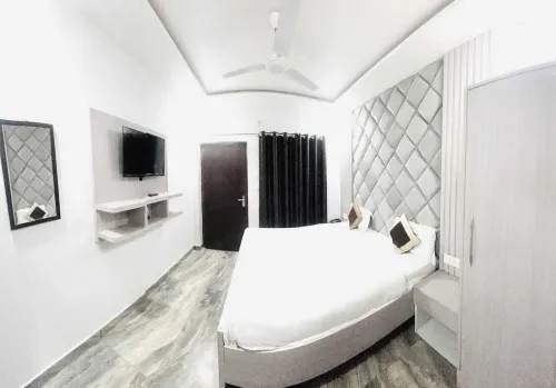 Hotel Green Apple Hotels in Bareilly