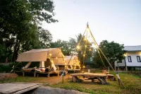 เดอะ ฟาร์มเมอร์ ฟาร์ม สเตย์ แอนด์ คาเฟ่