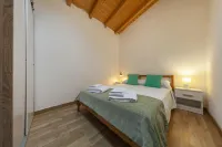 A28 - Castela Street Townhouse in Espiche - 3-Star