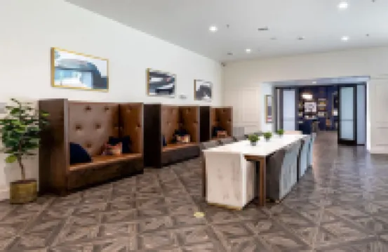 Landing Near Fort Worth Zoo & Botanic Garden