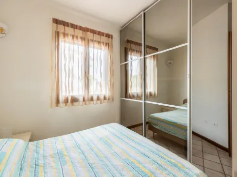 有花園的公寓，距離海邊 300 米