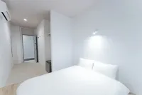 Atic Guesthouse - Vandrerhjem