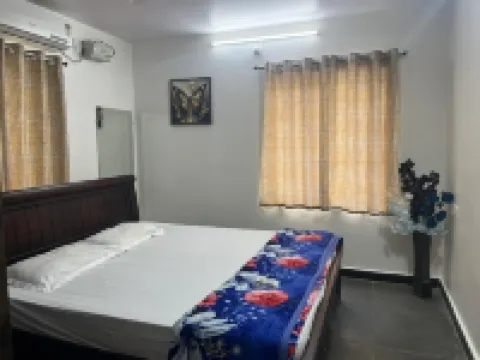 Premium 2BHK• Clean & Central • Walk to IT Hub Hotels in 