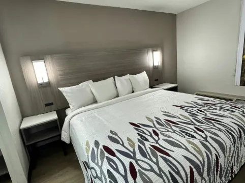 Red Roof Inn Radcliff - Fort Knox