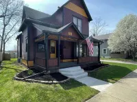 Updated Historic Home, in the Heart of Greenfield. Walking distance to downtown! Hotels in Greenfield