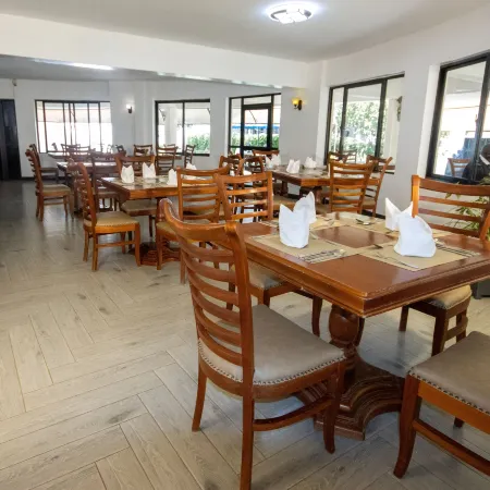 OLIVE LAKE ELEMENTAITA LODGE