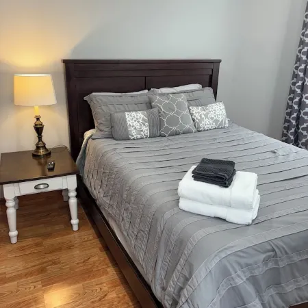 Driftless Loft in the heart of Downtown Decorah, IA Отели в г. Декора