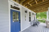 Charming 3BR w Balconies Walk to Flat Rock Playhouse - Homestays