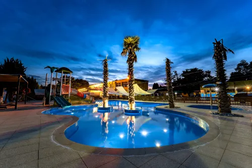 Gyeongju Tentaus Glamping & Auto Camping & Caravan - Kolam Renang