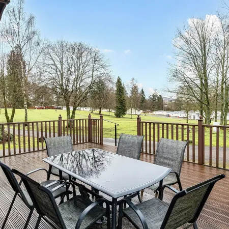 4 Bed House - Sleeps 9 - Hottub - Parking