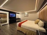 Hotel Montreal โรงแรมใกล้พลาซ่า การิบัลดี