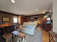 Washington Family Property, Upper Carriage House in Old Town on 107 S Lee Street
