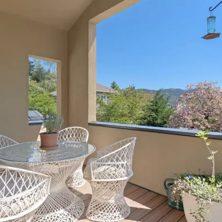 Birdhouse - Close To U Of O & Downtown 3 Bedroom Home
