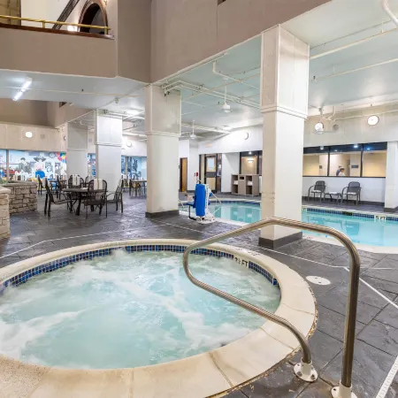 Drury Inn and Suites St Louis Union Station Отели рядом с достопримечательностью «Старое здание суда»