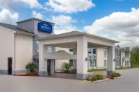 Baymont by Wyndham Iowa Lake Charles - parking