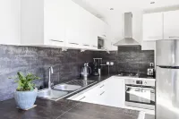 Modern Holiday Home with Private Pool - parking