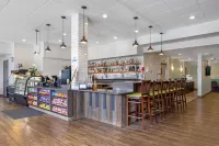 Best Western Plus Ocean View Resort - bar