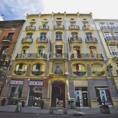 Red Nest Hostel