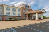 Holiday Inn Express & Suites Alexandria