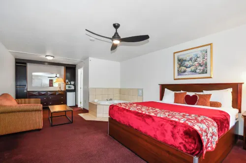 Studio Motel of Lake George - Mountain view