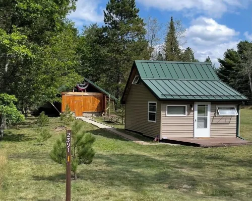 Tiny Cabin in Huron National Forest! Hotels in Oscoda County
