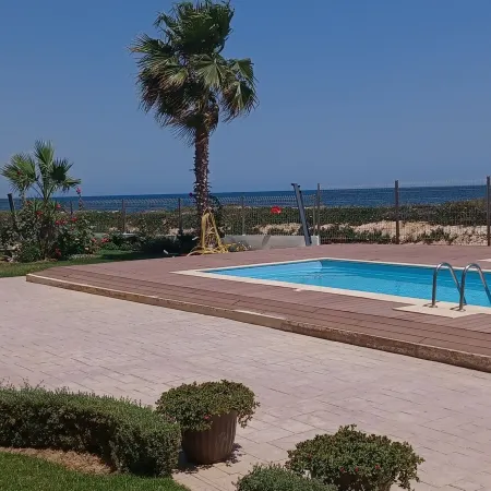 Beach Front Luxury Living Apartment