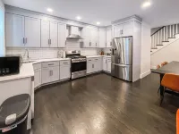 D79 Spacious 5-bedroom house with Roofdeck near Boston! - Wifi