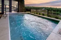 SpringHill Suites Island Park Yellowstone - parking