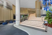 Top Floor! 2Bed/2Bath/1Car/Pool ~ VIEWS ~ CBD - Bintang 2