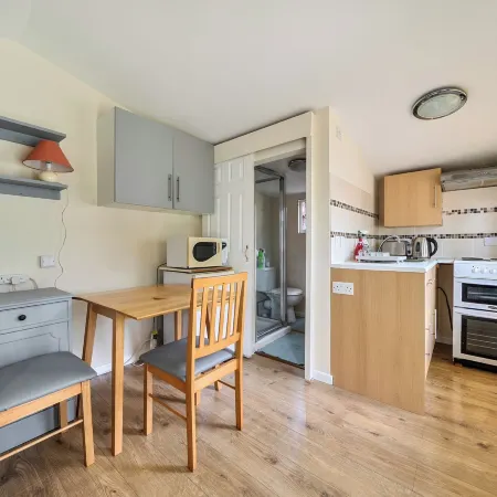 Studio Retreat Sleeps 1 - Parking & Wifi