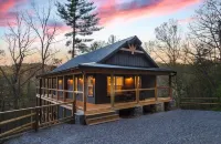 เดอะ แกทเธอริ่ง เพลซ เคบิน 3 ห้องนอน โดย RedAwning - ชาเลต์