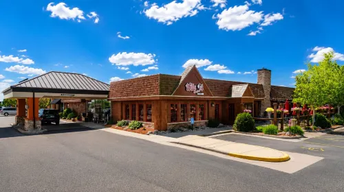 Alexandria Hotel & Conference Center - parking