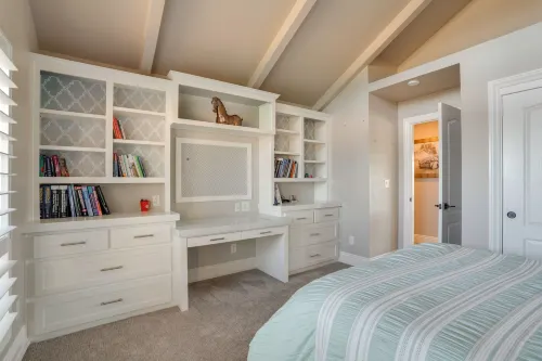8 Mi to Downtown Modesto! Poolside Escape - 4-Star